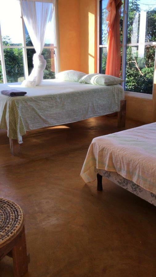 Hotel Welcoming vibes Treasure Beach Exterior foto