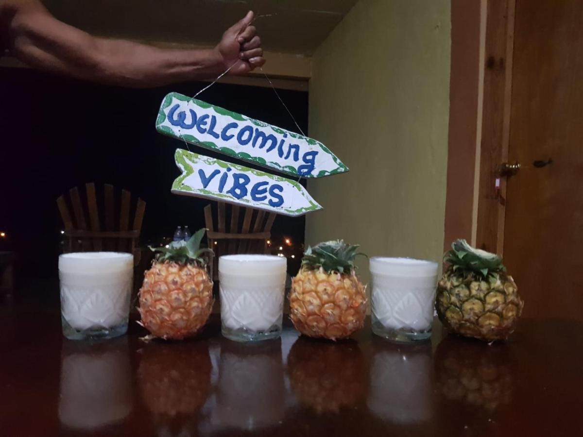 Hotel Welcoming vibes Treasure Beach Exterior foto